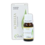 Olio essenziale puro di Achillea Cuorerbe con confezione Boccetta di Olio essenziale puro di Achillea Cuorerbe con confezione su sfondo bianco