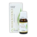 Olio essenziale puro di Arancio dolce Cuorerbe con confezione Boccetta di Olio essenziale puro di Arancio dolce Cuorerbe con confezione su sfondo bianco