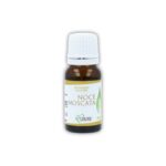 Olio essenziale puro di Noce moscata Cuorerbe Boccetta di Olio essenziale puro di Noce moscata Cuorerbe su sfondo bianco